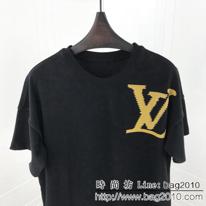 LV路易威登 19ss早春 胸口大倒字母限定款 精梳棉短袖 情侶款 ydi1472